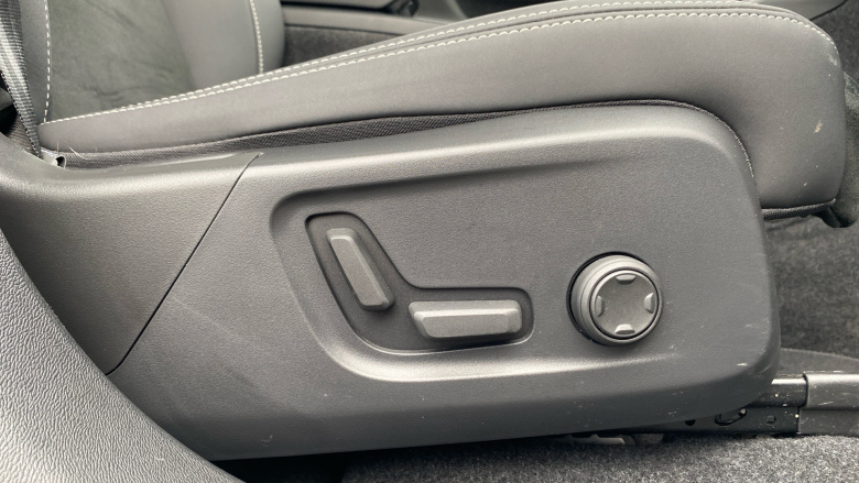 Volvo C40 300kW Recharge Twin Ultimate 78kWh 5dr AWD Auto Electric Estate